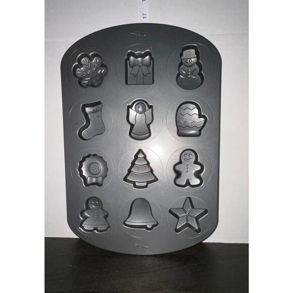 Wilton Christmas Mold baking pan - Picture 2 of 6